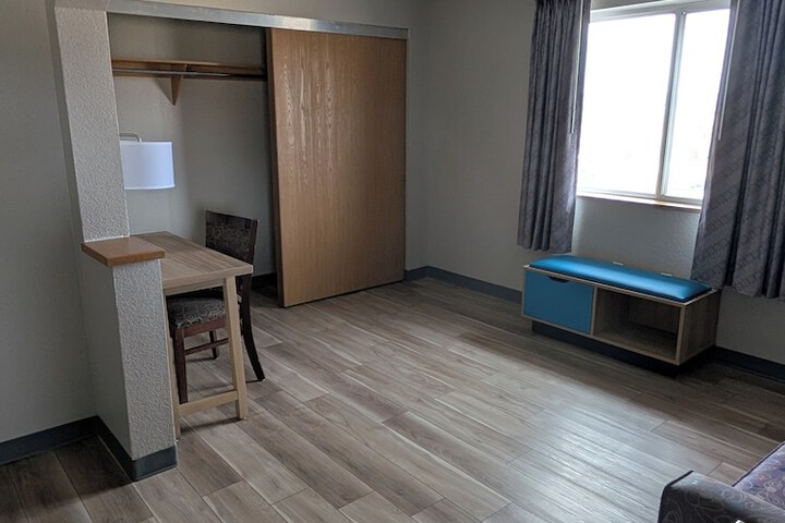 Days Inn & Suites by Wyndham Castle Rock