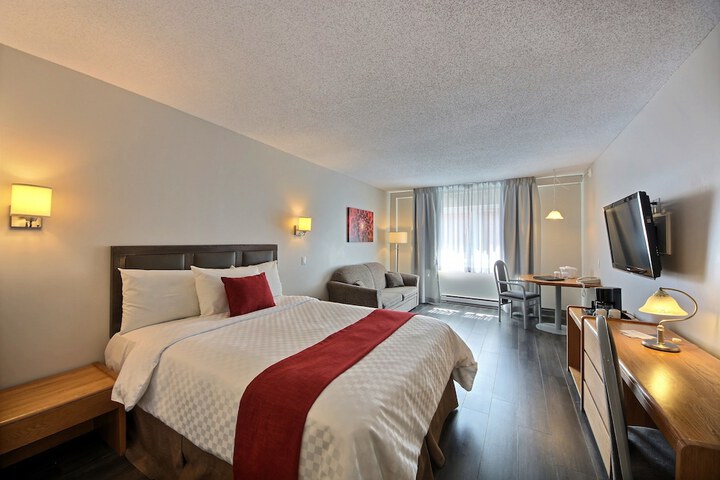 Room 10 of 28