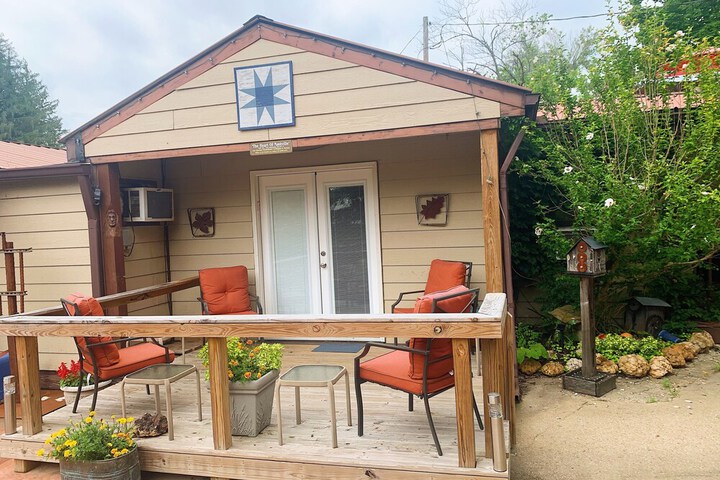 The Iris Garden Downtown Cottages and Suites