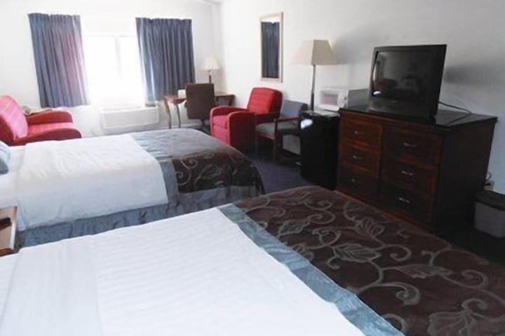 Room 6 of 8