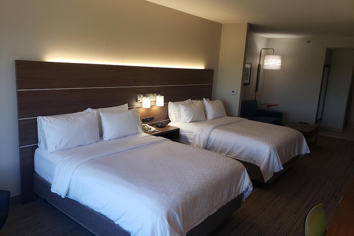 Room 32 of 81