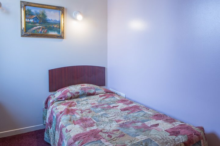 Room 11 of 33