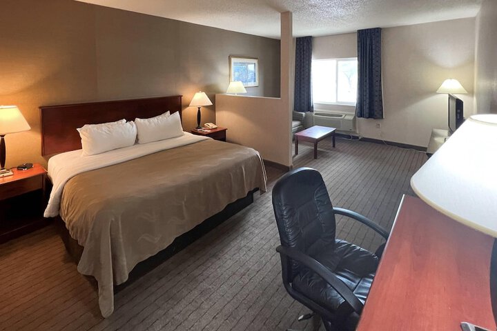 Quality Inn & Suites Grants - I-40
