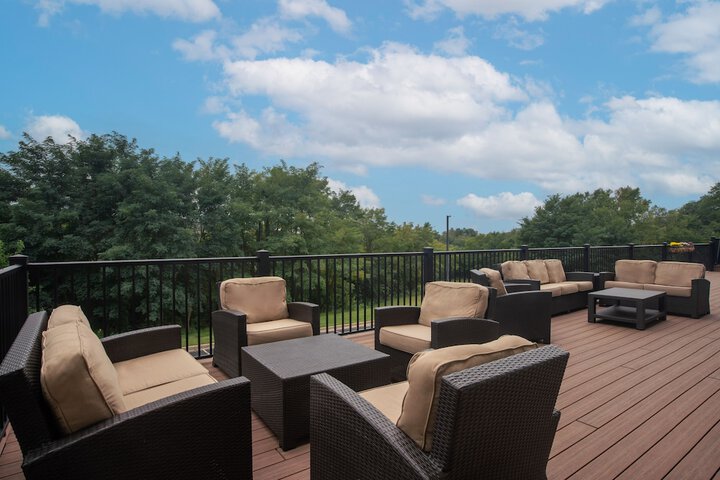 Irish Cottage Inn & Suites