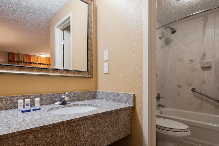 Room 15 of 28
