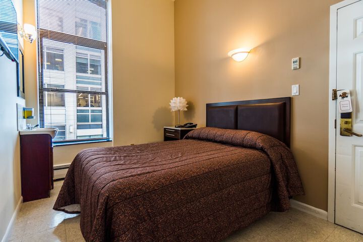 Room 27 of 40