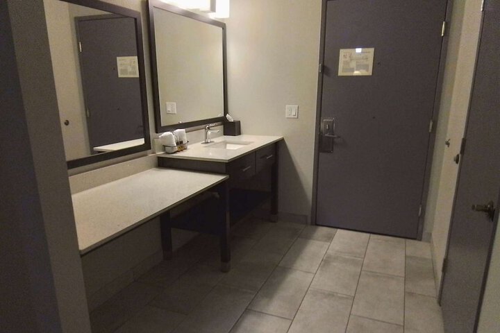 Room 9 of 28