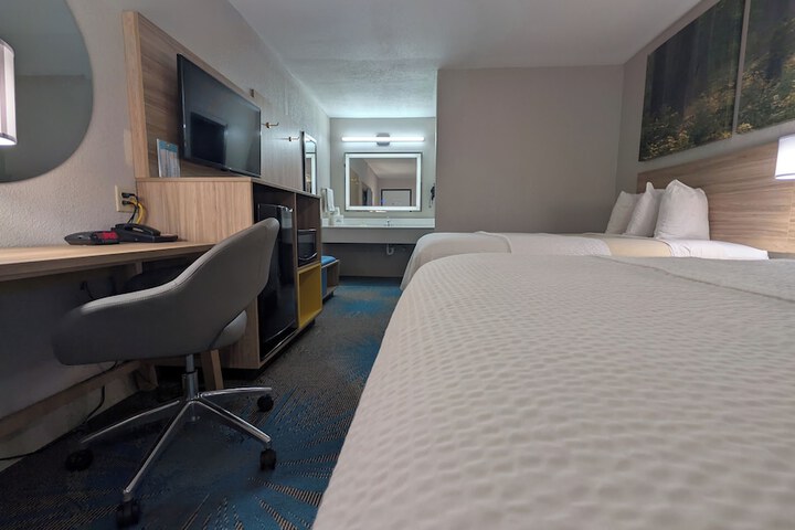 Days Inn by Wyndham Champaign / Urbana