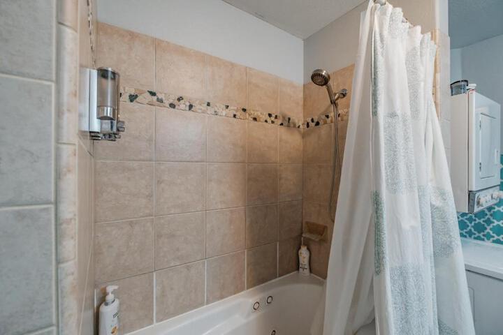 Beautiful Country Apartment AC, Pickleball, Billiards, Playground, Gardens