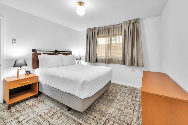 Room 32 of 100