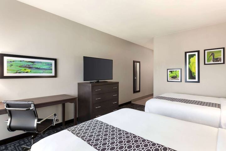 Room 17 of 28