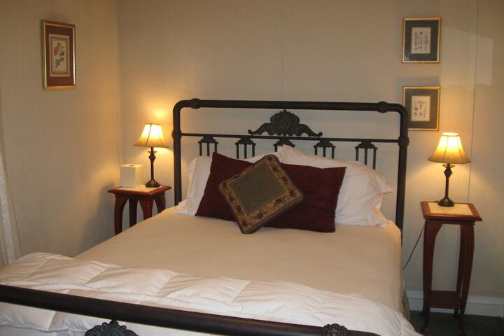Room 6 of 16