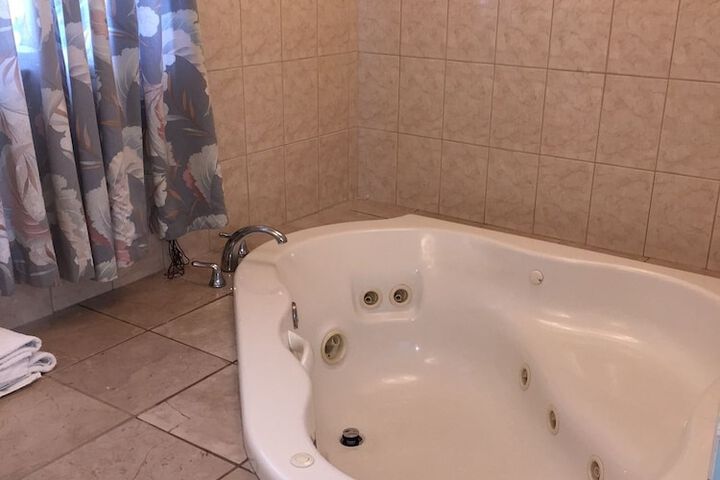 Hot Tub 19 of 19
