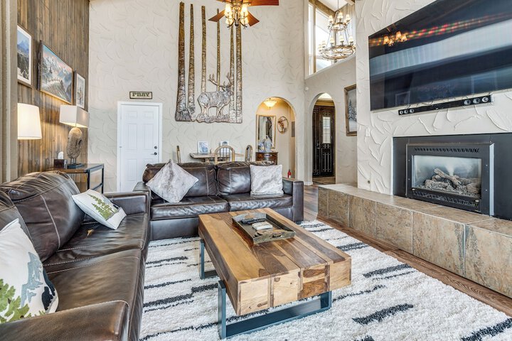 Hot Tub Relaxation: Luxe Summit Gem w / Mtn Views