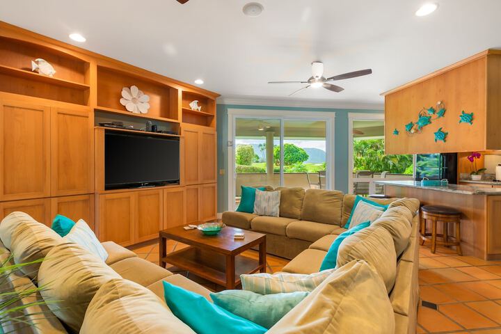 Hale Ohana Nui 5 Bedroom Home by RedAwning