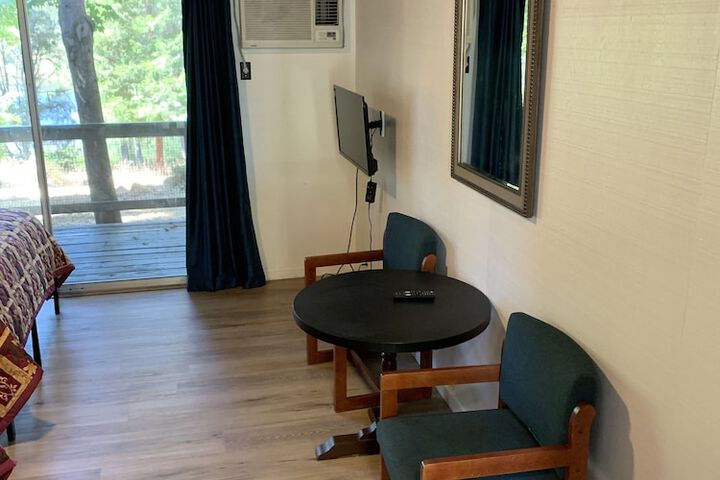 Room 9 of 18