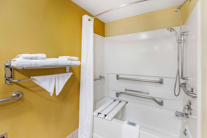 Room 15 of 34