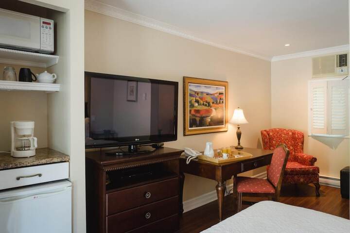 Room 25 of 29