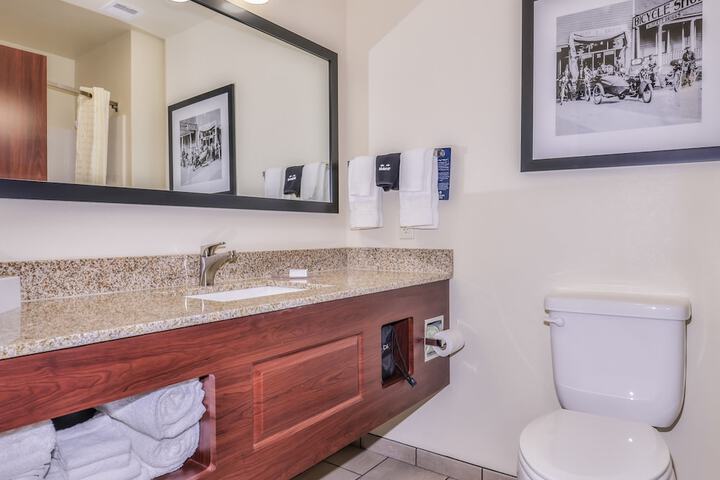 Cobblestone Hotel & Suites - Rhinelander