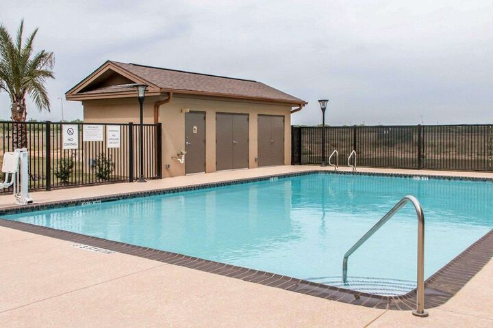 Pool 4 of 28