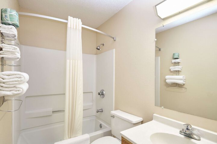 Room 16 of 18