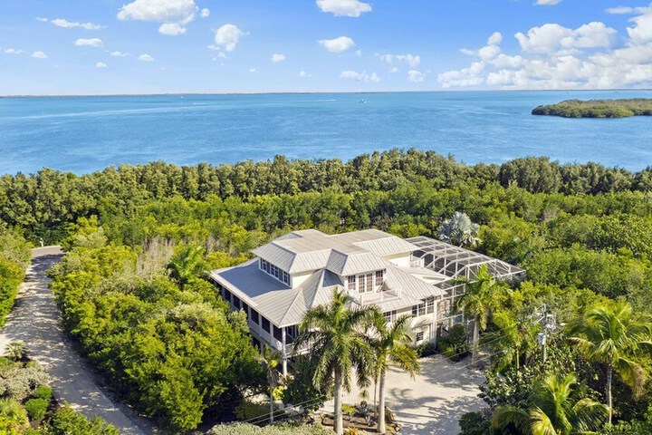 The Palm and Shell Captiva Island Private Luxury Home With Pool hot tub and Beach Access