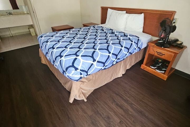 Room 15 of 19