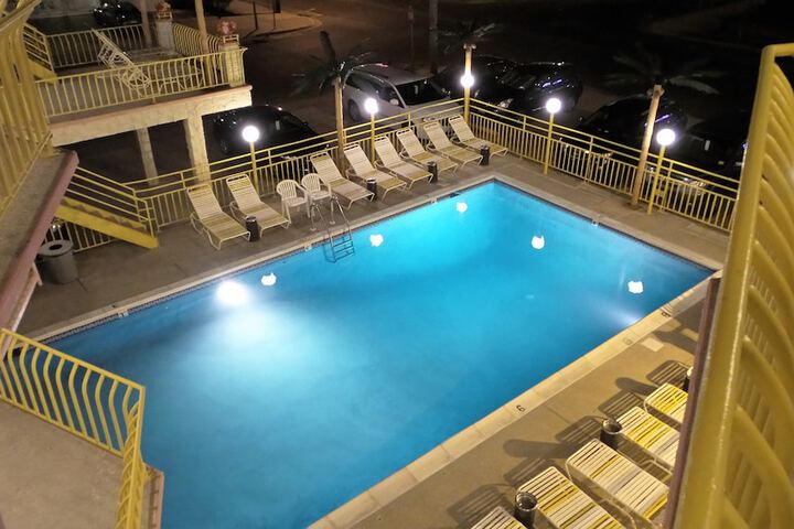 Golden Rail Motel