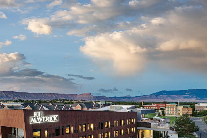 Hotel Maverick