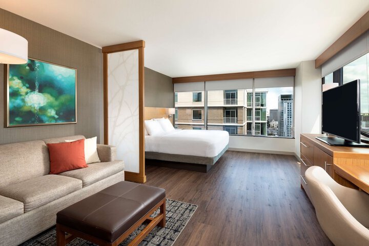 Room 17 of 40