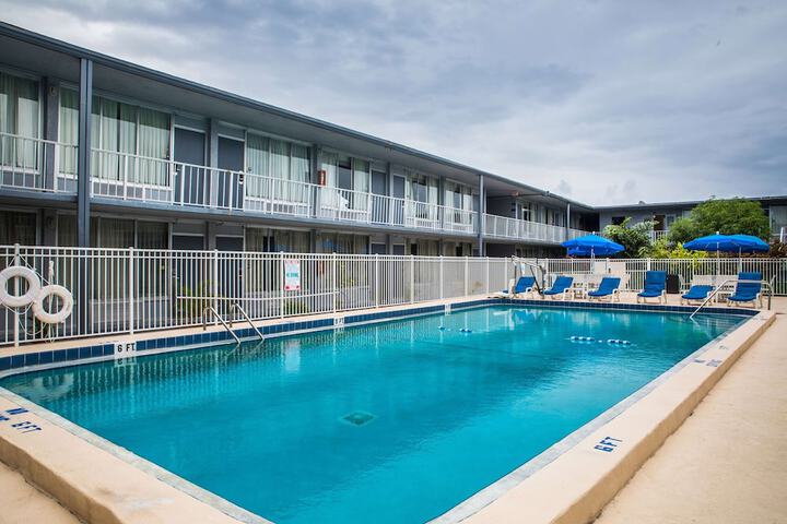 Days Inn by Wyndham Stuart