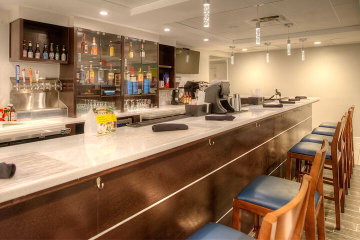 Lounge 80 of 90