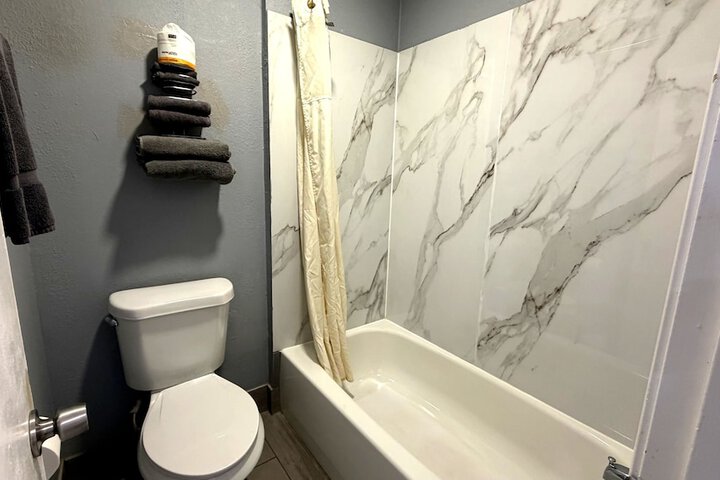 Coachmans Inn & Suites