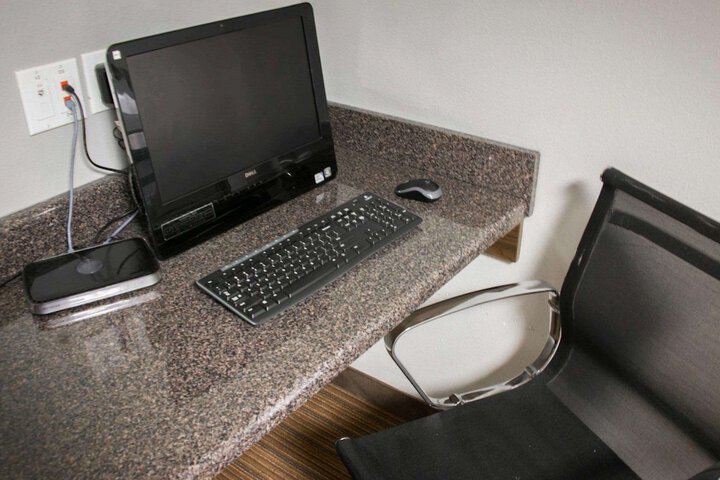 Business Center 39 of 39