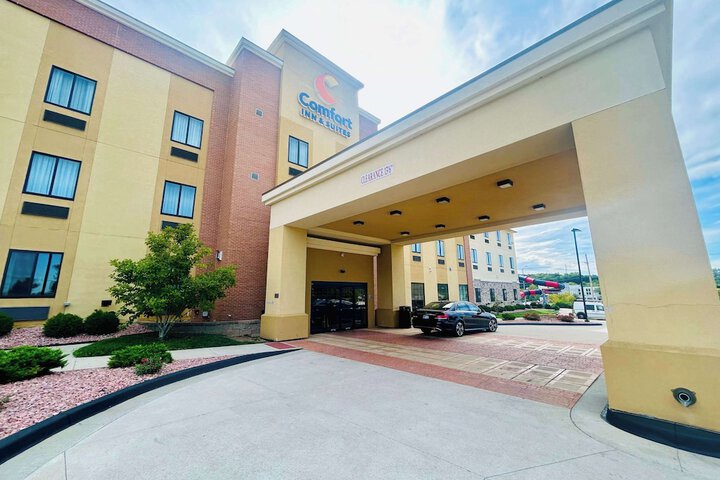 Comfort Inn & Suites Shawnee - Kansas City
