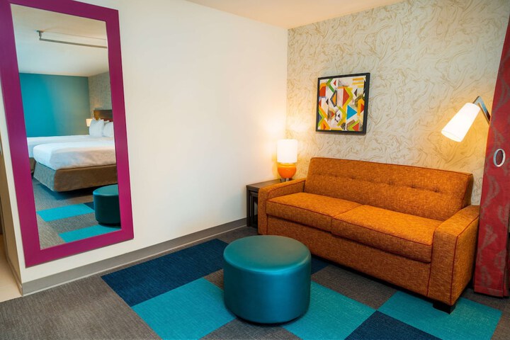 Room 34 of 69