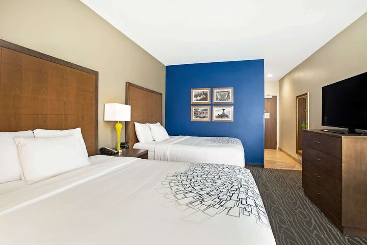 Room 27 of 61