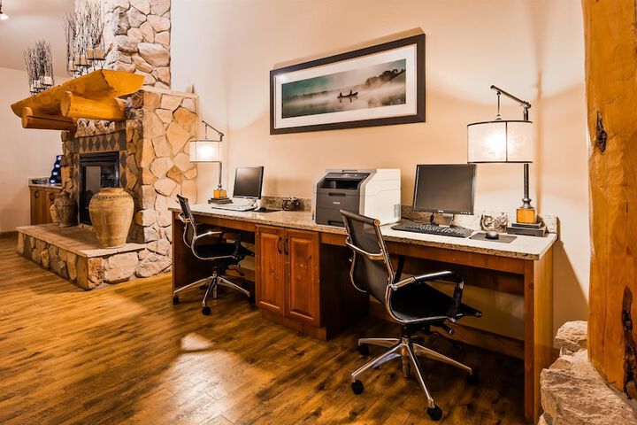 Business Center 27 of 27