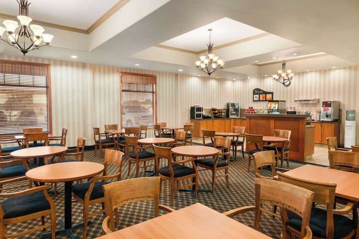 Days Inn & Suites by Wyndham Edmonton Airport