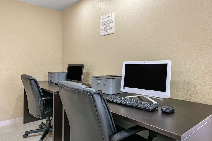 Business Center 42 of 49