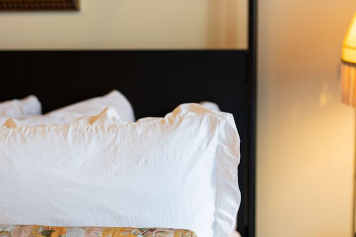 Hotel Cleo Knoxville Downtown, a Tribute Portfolio Hotel