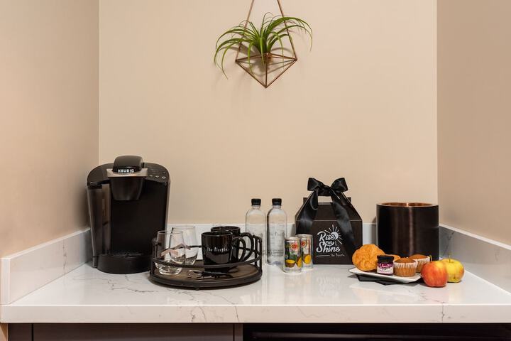 Breakfast/Coffee Service 24 of 34