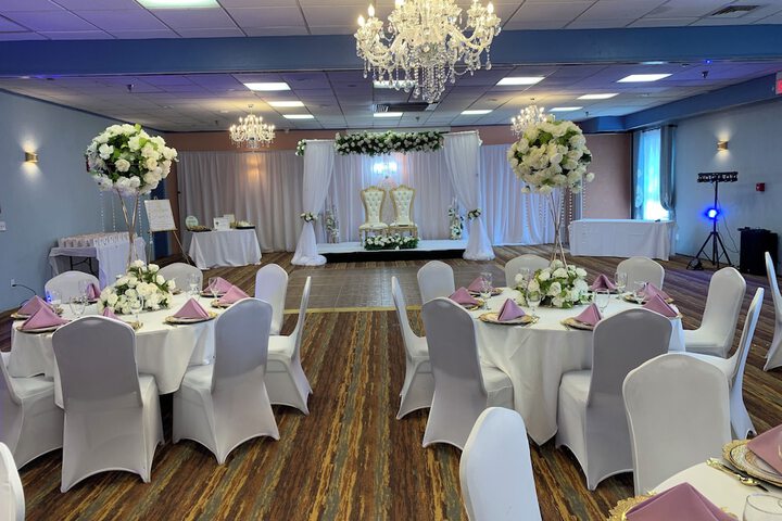 Ballroom/Hall 29 of 33