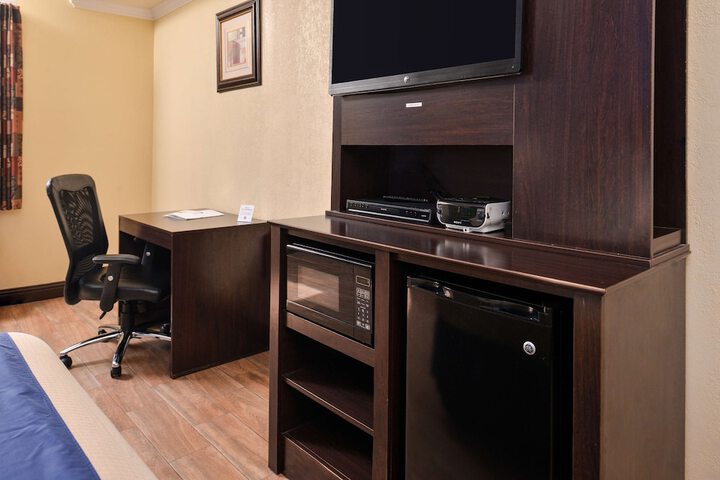 Room 18 of 32