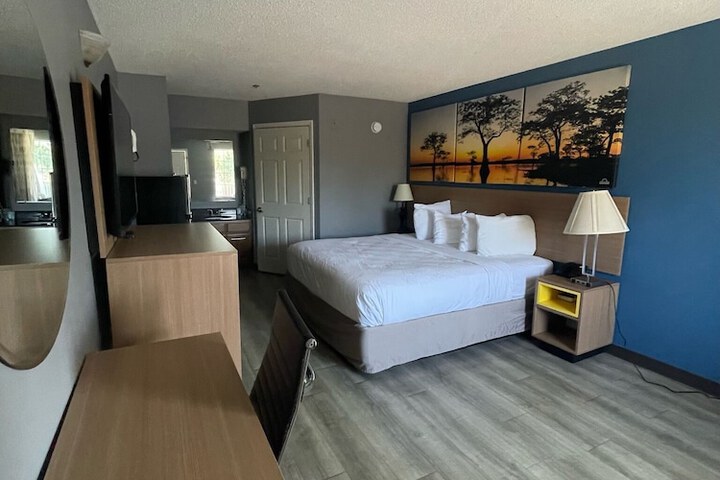 Room 8 of 19