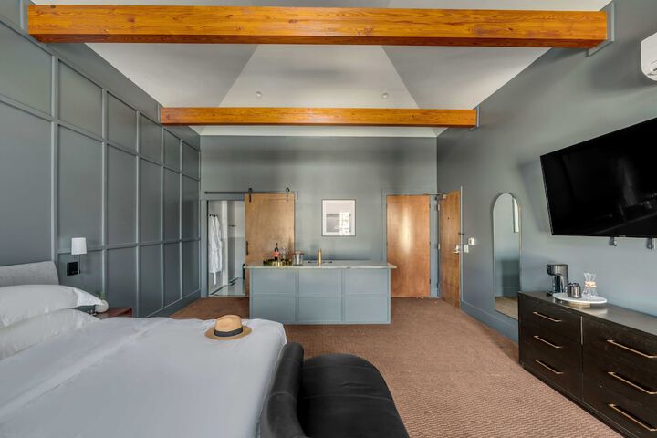 Room 4 of 14