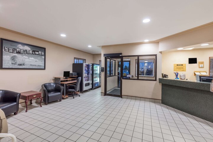 Super 8 by Wyndham Moose Jaw SK