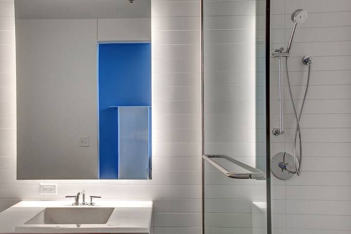 Room 33 of 46