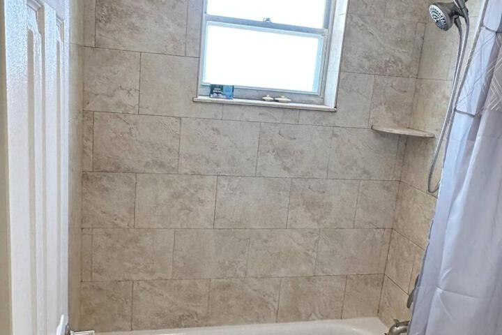 Waterfront corner 2 / 1 Apt