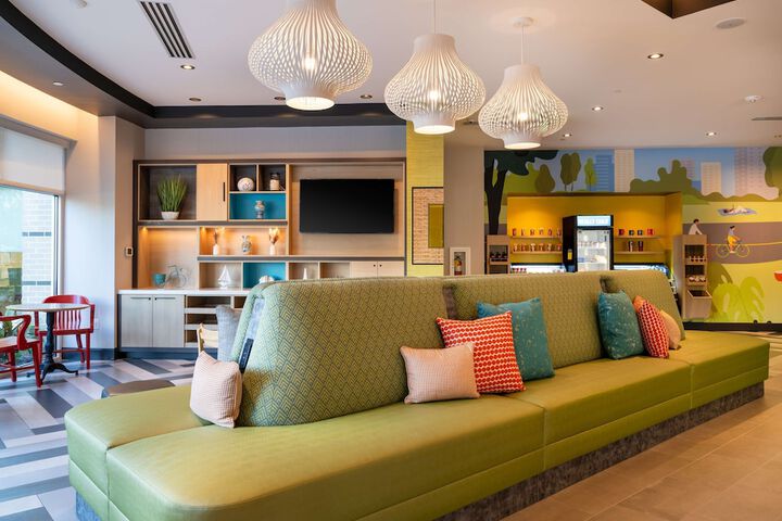 Home2 Suites by Hilton Atlanta Airport College Park